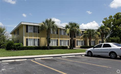 1, 2 & 3 Bedroom Apartments in Bradenton, FL